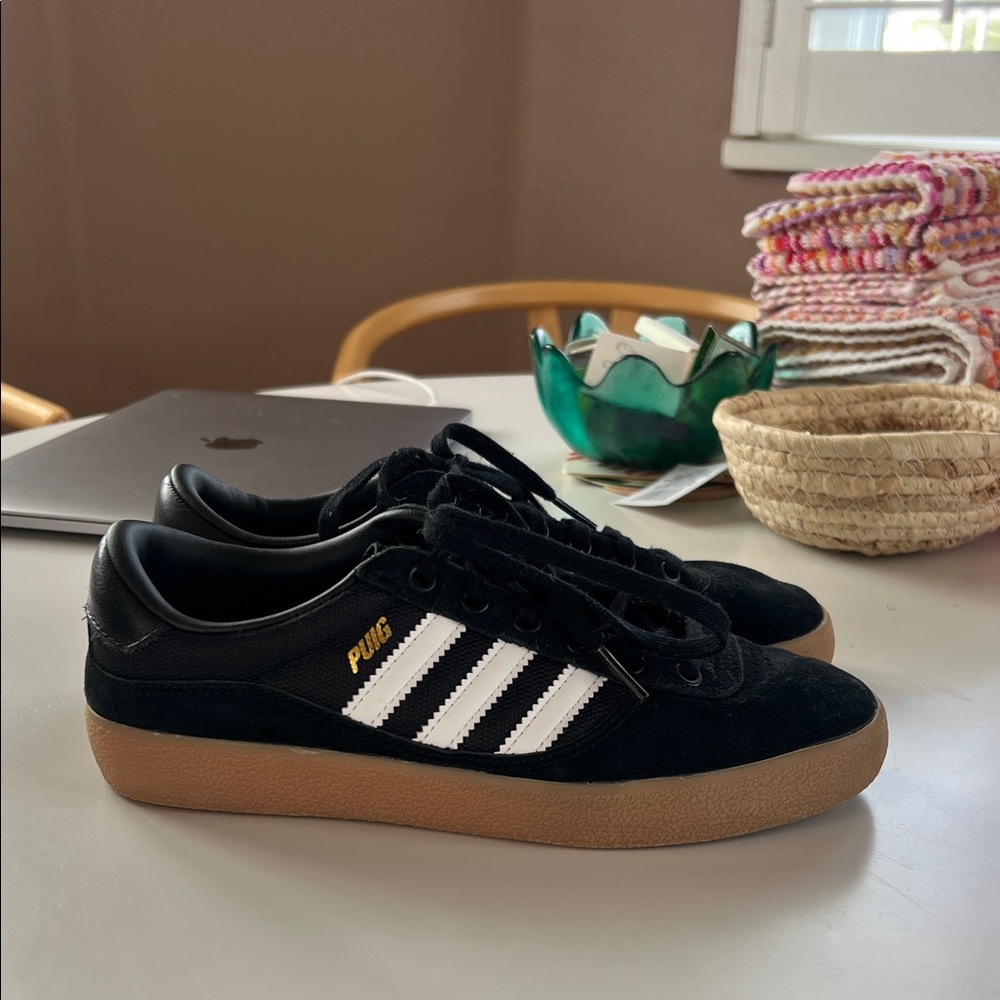 Adidas Piug Sneakers with Gum Sole Men’s 4.5 / W6